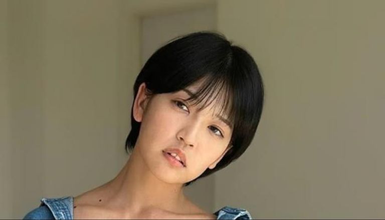 عارضة الأزياء اليابانية آوي فوجينو