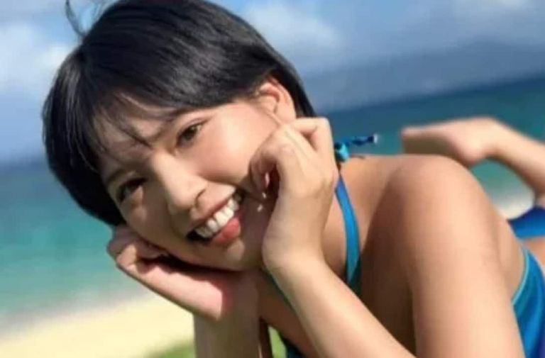 عارضة الأزياء اليابانية آوي فوجينو