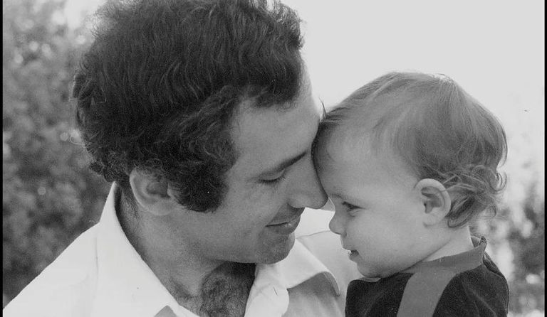 في يسار الصورة نتنياهو وبيكر في عام 1967