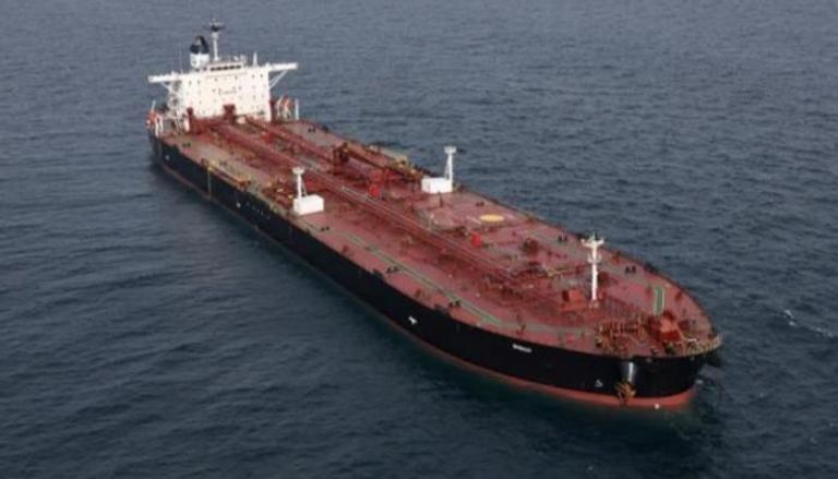 سفينة من "أسطول الظل" الروسي