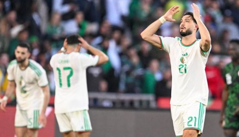 بن سبعيني ولاعبو الجزائر