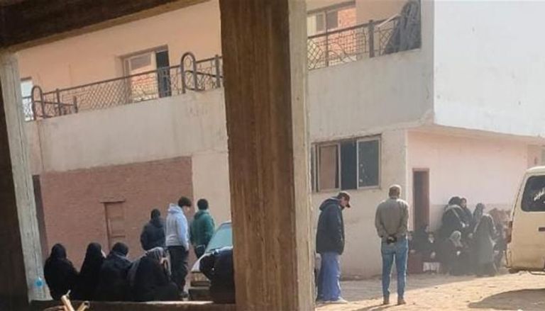 أداء صلاة الجنازة على الأشقاء الخمسة ضحايا تسرب الغاز في مصر