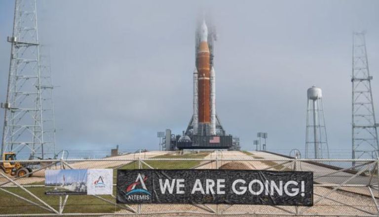 صاروخ "أرتميس 2" يتحرك إلى منصة الإطلاق