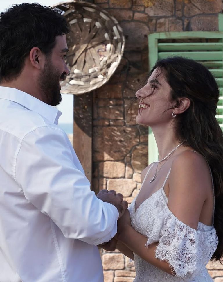 إطلالة كارمن بصيبص بفستان الزفاف