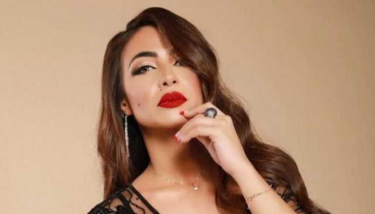 دوللي شاهين 