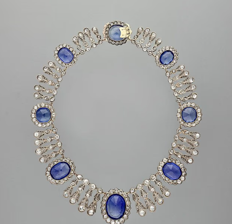 لحظة سرقة اللوفر 