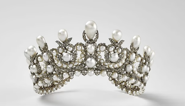 لحظة سرقة اللوفر 