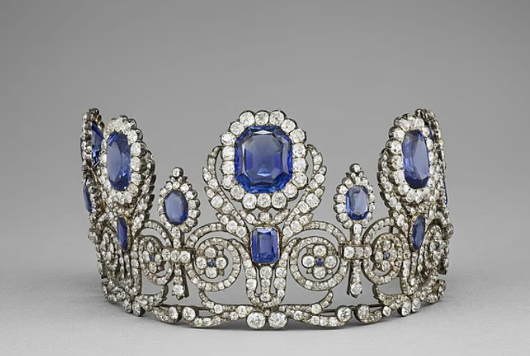 لحظة سرقة اللوفر 