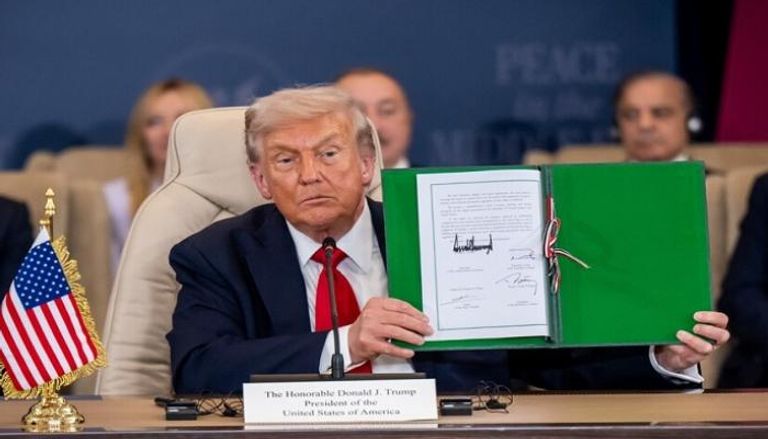 الرئيس الأمريكي دونالد ترامب خلال توقيع اتفاق غزة في شرم الشيخ