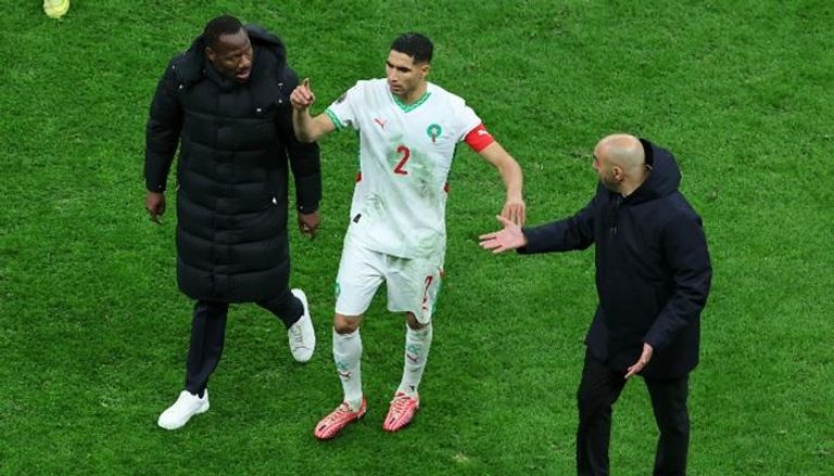 وليد الركراكي وباب ثياو