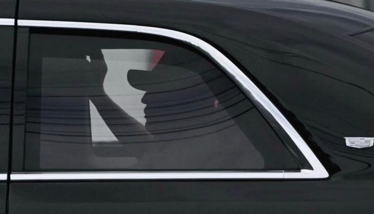 ترامب داخل سيارته في بالم بيتش