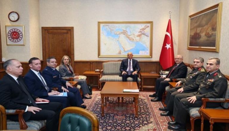 جانب من لقاء السفير الأمريكي ووزير الدفاع التركي 