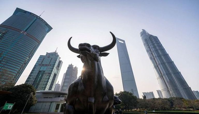 تمثال ثور بحي لوجيازوي المالي في شنغهاي