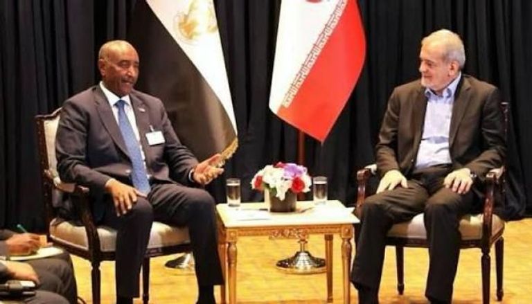 عبدالفتاح البرهان مع الرئيس الإيراني مسعود بزشكيان