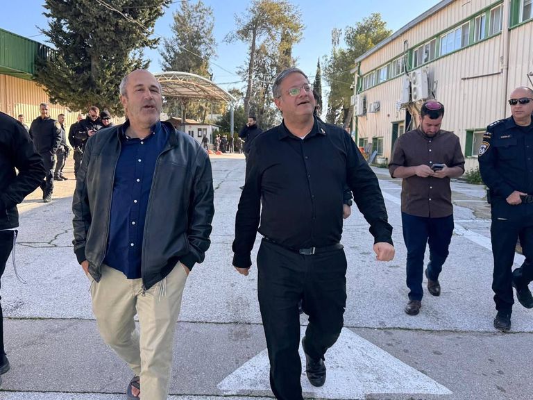 علم إسرائيل فوق المبنى