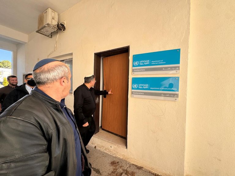 علم إسرائيل فوق المبنى