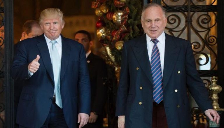 لودر إلى جانب ترامب