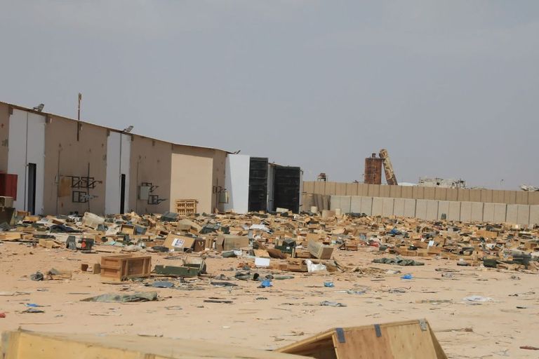 بقايا المعسكرات المنهوبة