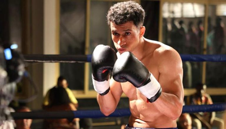 عصام عمر في لقطة من مسلسل "بطل العالم" 