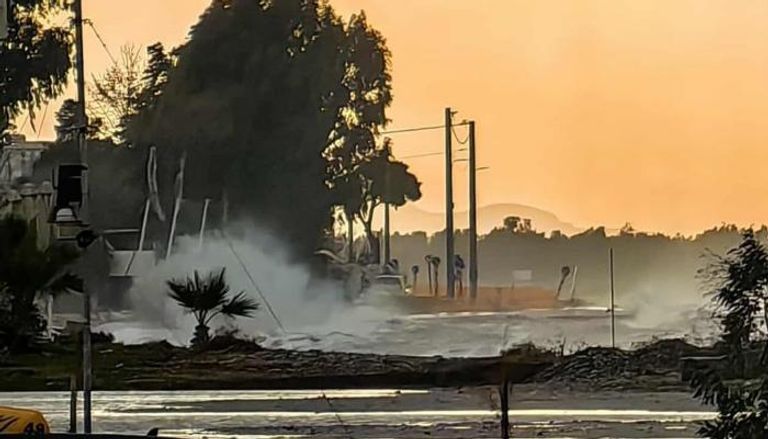 رياح عاتية وأمطار غزيرة تضرب اليونان