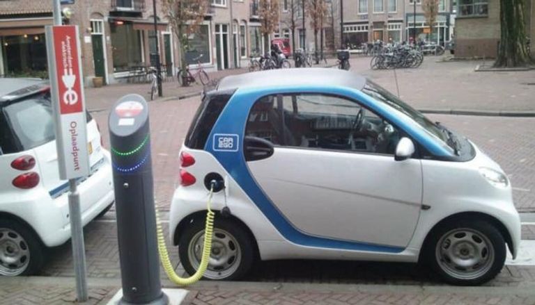 سيارة كهربائية