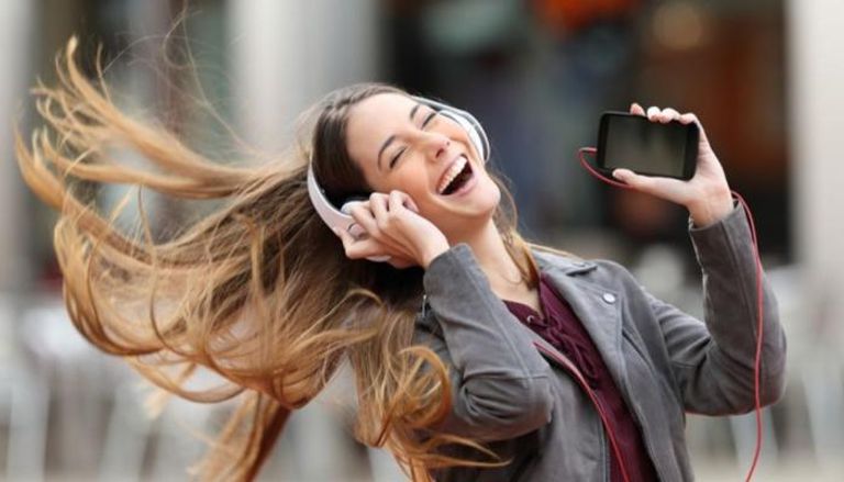 سماع الموسيقى