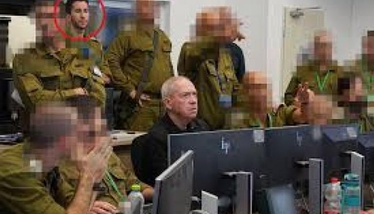 شموليفيتز خلال تواجده في اجتماع قيادات عسكرية