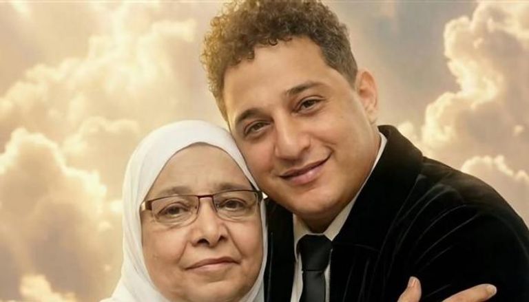رضا البحراوي ووالدته الراحلة