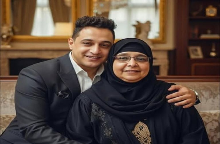 رضا البحراوي ووالدته الراحلة 