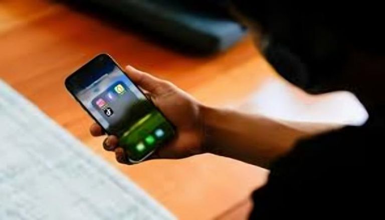 حظر وسائل التواصل للمراهقين في بريطانيا