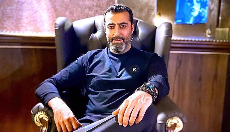 عابد فهد في "سعادة المجنون" 