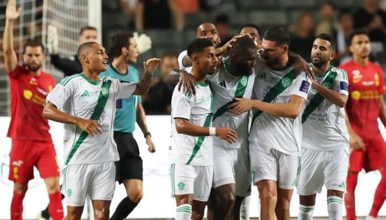 القنوات الناقلة لمباراة الأهلي ونيوم اليوم 