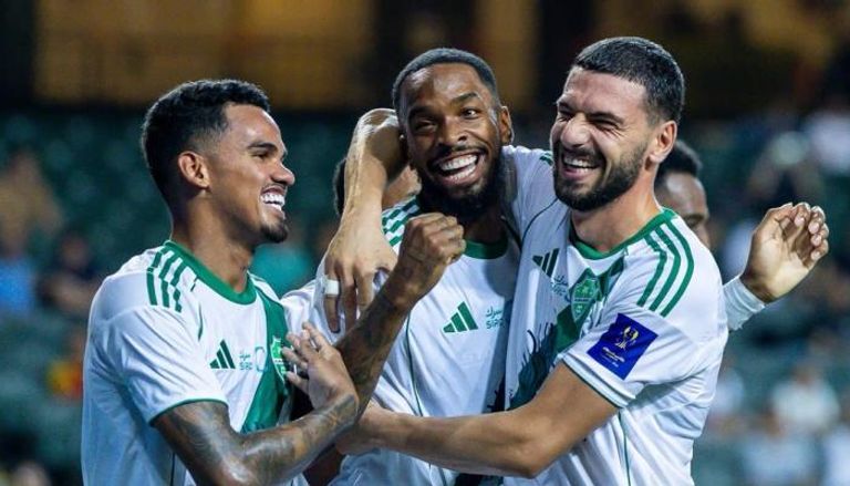 القنوات الناقلة لمباراة الأهلي ونيوم اليوم 