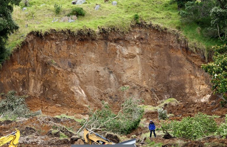 الانهيار الأرضي في إندونيسيا 