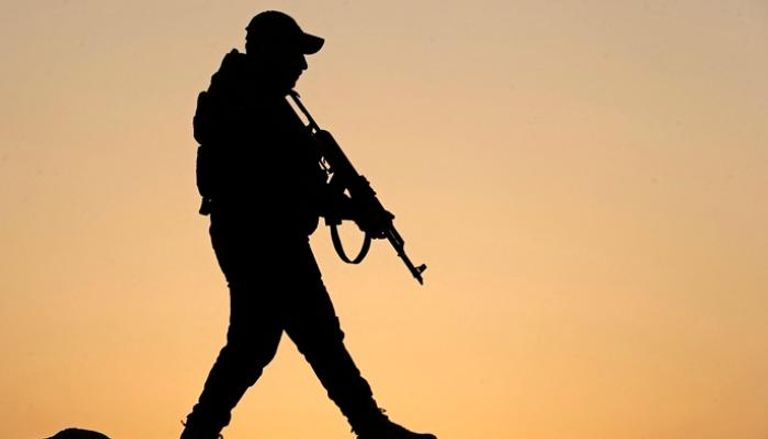 عنصر أمني على الحدود بين سوريا والعراق