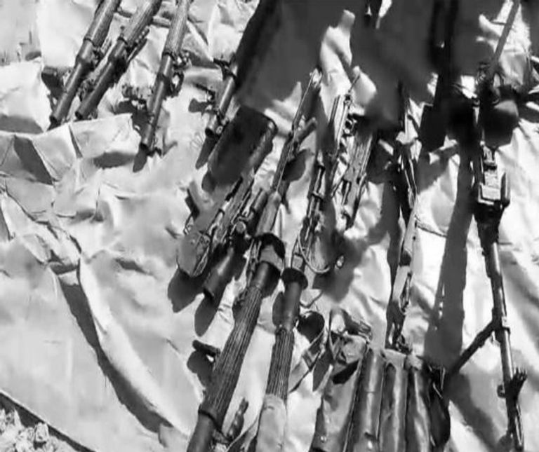 متفجرات عُثر عليها في مخبأ داعش بجبال علمسكاد (العين الإخبارية)