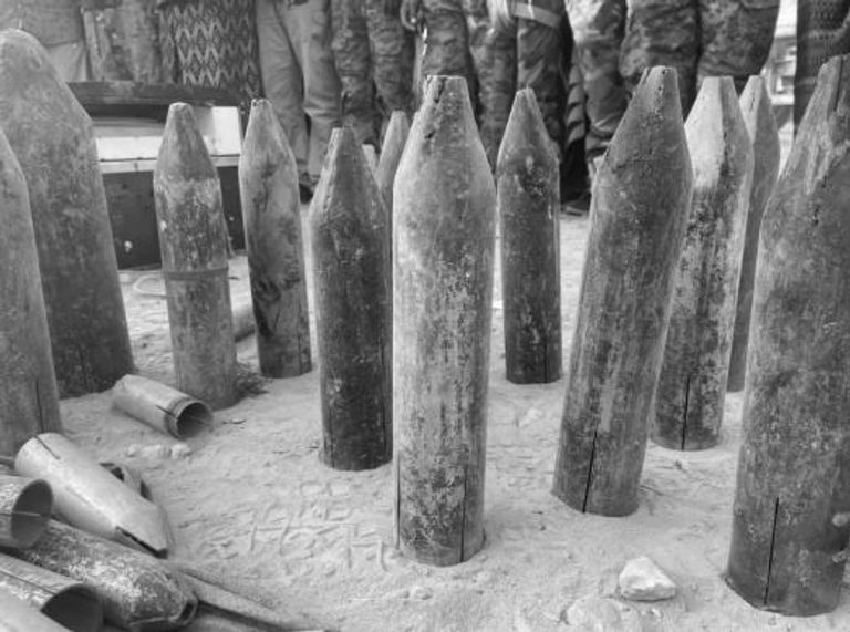 متفجرات عُثر عليها في مخبأ داعش بجبال علمسكاد (العين الإخبارية)