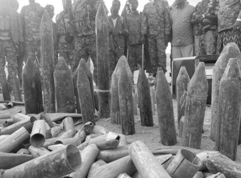 متفجرات عُثر عليها في مخبأ داعش بجبال علمسكاد (العين الإخبارية)