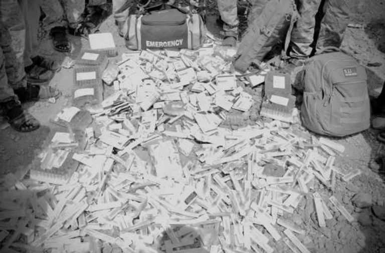 متفجرات عُثر عليها في مخبأ داعش بجبال علمسكاد (العين الإخبارية)