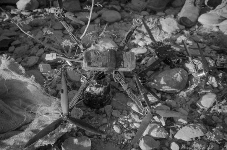 متفجرات عُثر عليها في مخبأ داعش بجبال علمسكاد (العين الإخبارية)