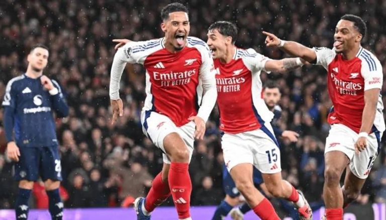 موعد مباراة أرسنال ومانشستر يونايتد اليوم 