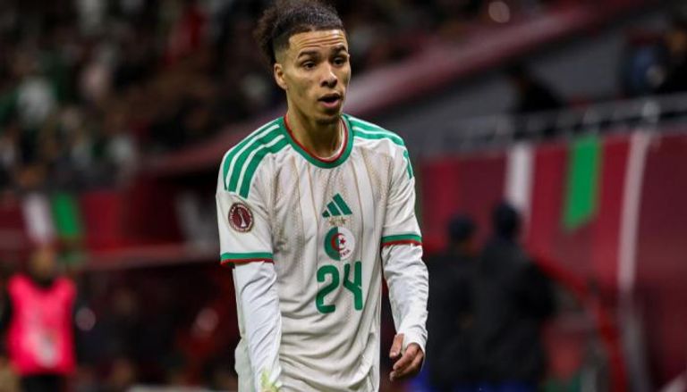 قبال لاعب منتخب الجزائر