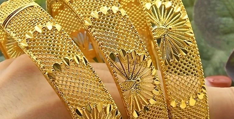 كم وصل سعر مثقال الذهب اليوم في العراق عيار 21؟ مشغولات ذهبية