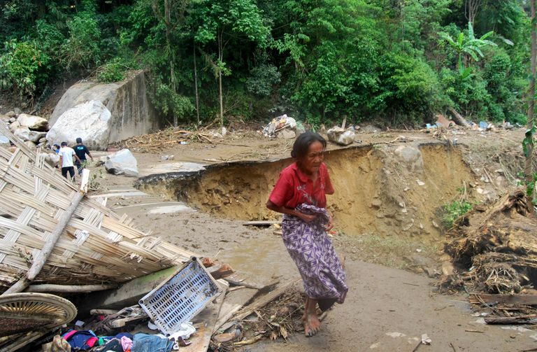 الانهيار الأرضي في إندونيسيا