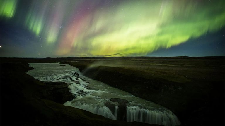 أضواء الشفق القطبي النادرة