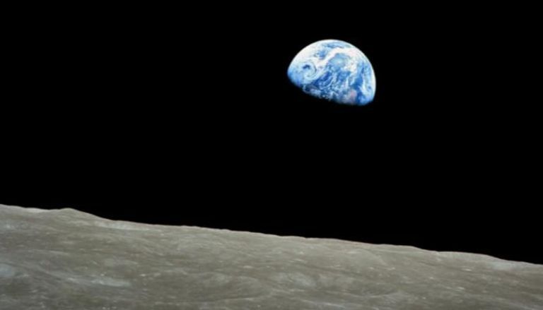 الغلاف الجوي للأرض قد يصل إلى القمر.