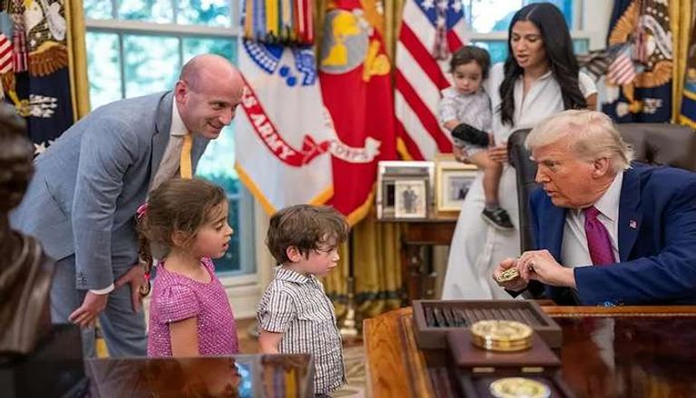 كورلين ليفيت تحمل طفلها الأول