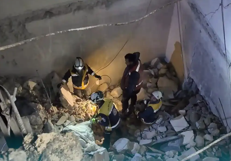 انهيار مبنى في حلب