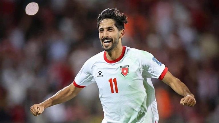 يوسف بلايلي نجم منتخب الجزائر 