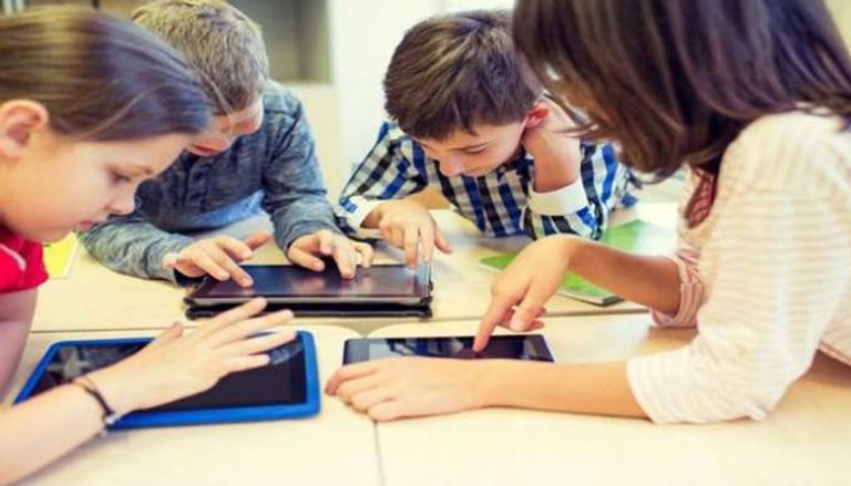 مخاطر الفضاء الإلكتروني على الأطفال